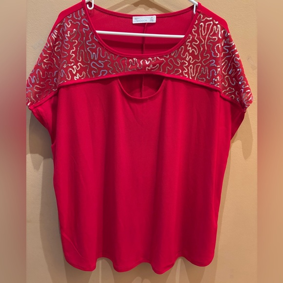 89th & Madison Tops - 89th and Madison silver sequin embellishments and a keyhole neckline Size 2X